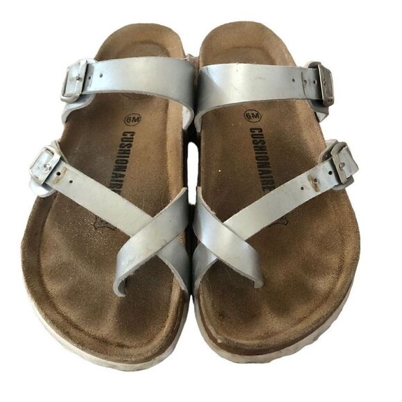 CUSHIONAIRE Women's Luna Cork Footbed Sandal with +Comfort Silver Size 6 - Picture 1 of 5